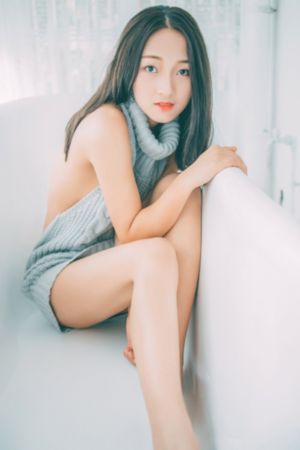 在公车上露着奶被男人玩